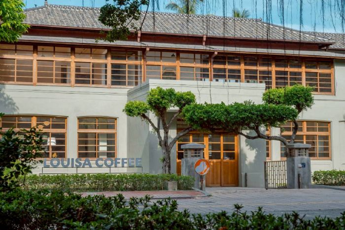 路易莎進駐中山大學百年古蹟，360藝文空間化身最Chill咖啡新地標